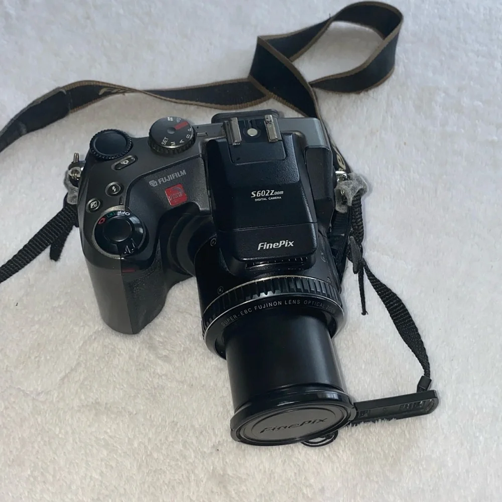 Fuji Finepix 35mm digital camera and case